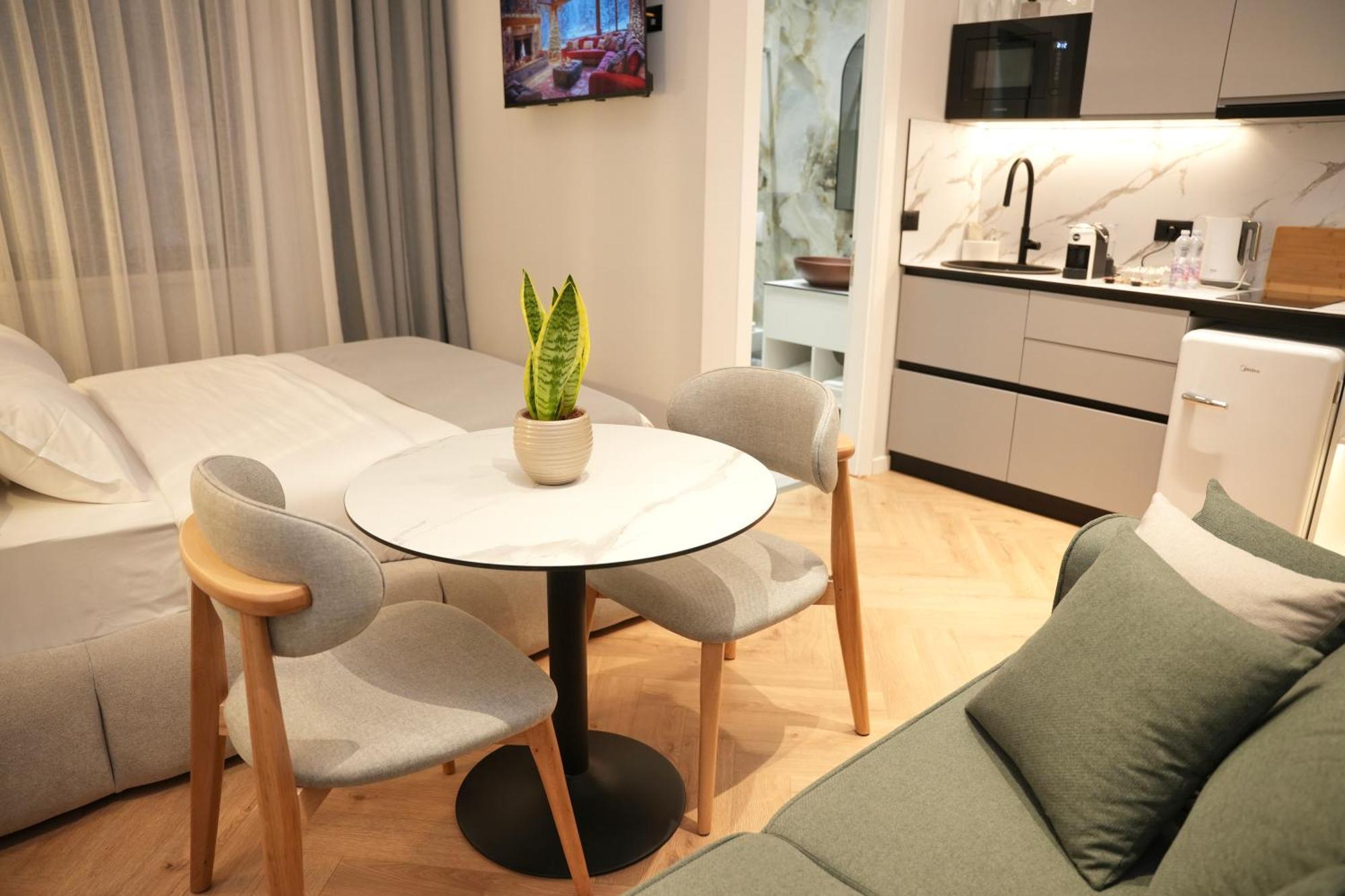 Nea Deluxe Apart-Hotel Тирана Екстериор снимка
