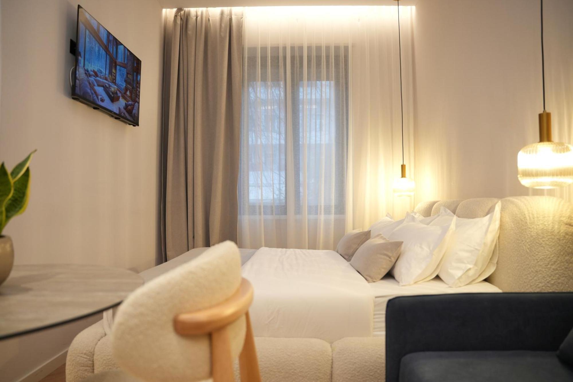 Nea Deluxe Apart-Hotel Тирана Екстериор снимка